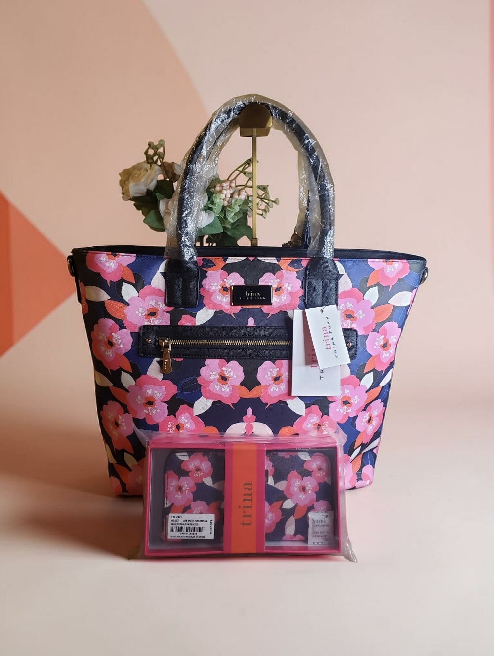 Trina Turk Navy Tote w/ Pink Floral Print & Wallet Set - All Over Narcissus NWT! - Picture 11 of 14